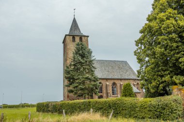 Dueren 'de kulesi olan bir kilise.