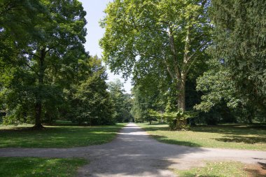 Duesseldorf yakınlarındaki su kalesi Kalkum.