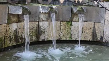 Su akıntıları, Essen 'deki Katedral' e kadar uzanır.