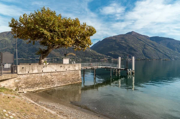 Como Gölü Manzarası Sonbahar Zamanı Cremia Köyünün Rıhtımı Lombardy Talya — Stok fotoğraf