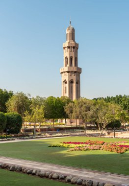Muscat, Umman, Orta Doğu 'daki Sultan Qaboos Büyük Camii' nin minaresi.