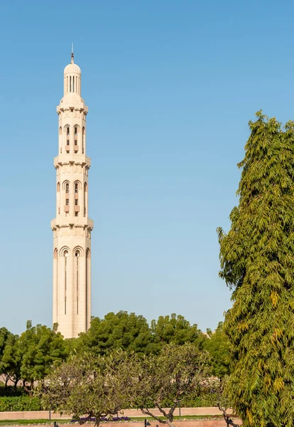 Muscat, Umman, Orta Doğu 'daki Sultan Qaboos Büyük Camii' nin minaresi.