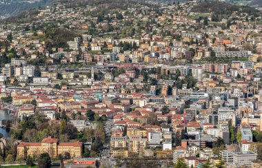 Lugano şehrinin en iyi manzarası, Ticino, İsviçre. Mimari arka plan.