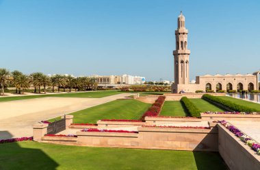 Muscat, Umman, Orta Doğu 'daki Sultan Qaboos Büyük Camii' nin minaresi.