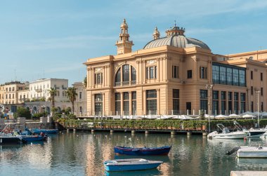 Bari, Puglia, İtalya 'nın merkezindeki Margherita Tiyatrosu manzarası