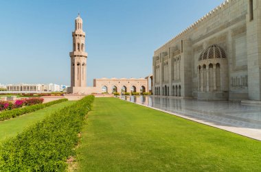 Muscat, Umman, Orta Doğu 'daki Sultan Qaboos Büyük Camii' nin minaresi.