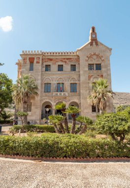 Trapani, Sicilya, İtalya 'daki Favignana Adası' ndaki Villa Florio cephesi