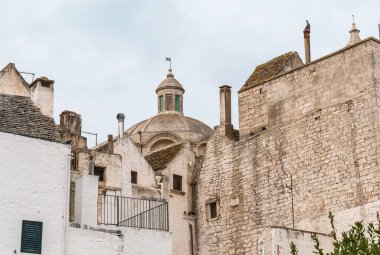 Locorotondo 'daki Aziz Giorgio Kilisesi' nin Kubbesi, Bari, Puglia, İtalya.