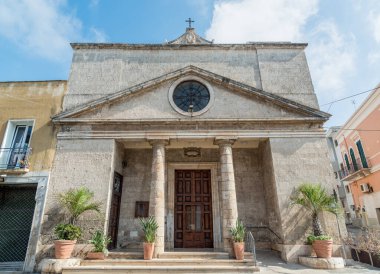 Polignano a Mare, Puglia, İtalya 'daki Aziz Medici Cosma ve Damiano Kilisesi.