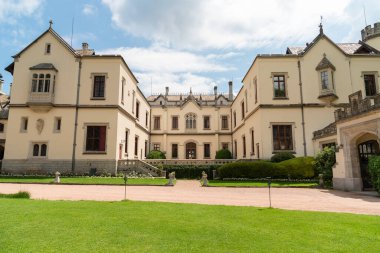 Castello dal Pozzo 'nun Secular Parkı, Maggiore Gölü' ndeki tarihi tatil beldesi, İtalya 'nın Verbania eyaletinin Oleggio Castello kasabasında yer almaktadır.