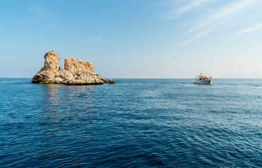 Akdeniz Faraglioni Scopello Zingaro tabiatı, Sicilya, İtalya ile peyzaj