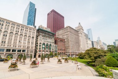 Chicago, Illinois, ABD - 23 Ağustos 2014: Gökdelenli Chicago Şehir Merkezi, Michigan Bulvarı.