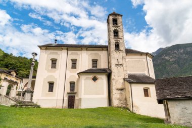 Semione 'deki ortaçağ Beata Vergine Assunta Kilisesi (Serravalle), Ticino, İsviçre