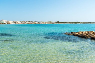 İtalya 'nın Lecce ilindeki Puglia' daki İyon Denizi kıyısındaki Porto Sezaryo tatil beldesi.