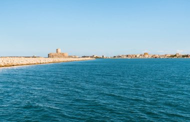 Torre Peliade ya da Castello di mare olarak da bilinen Kolombiya Kalesi, İtalya 'nın Sicilya eyaletinin Trapani limanının sonundaki küçük bir adada bulunan ortaçağ kalesidir.