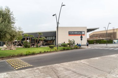 Catania, Sicilya, İtalya - 29 Eylül 2024: Sicilya 'daki Catania-Fontanarossa Uluslararası Havalimanı Geliş Terminali.