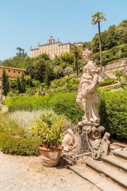 Pistoia, Tuscany, İtalya 'nın Collodi kentindeki Pescia belediyesinde bulunan tarihi Garzoni Bahçesi' nde heykel