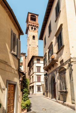 Torre delle Ore Saatler Kulesi, Lucca, Toskana, İtalya 'nın tarihi merkezinde antik bir ortaçağ saat kulesi.