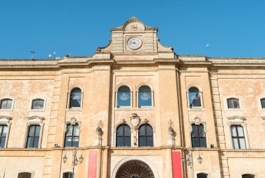 Matera, Basilicata, İtalya - 3 Ekim 2023: Annunziata Sarayı, Matera 'da Vittorio Veneto Meydanı' nda bulunan tarihi bir binadır..