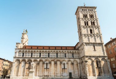 San Michele Kilisesi, İtalya 'nın Toskana, Lucca şehrinin tarihi merkezindeki Piazza San Michele' de yer almaktadır.