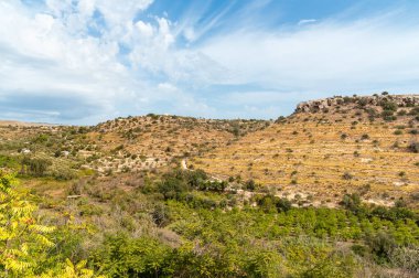 Noto, Sicilya, İtalya 'nın doğu kısmından Cozzo Marotta tepesinin panoramik bir görüntüsü.