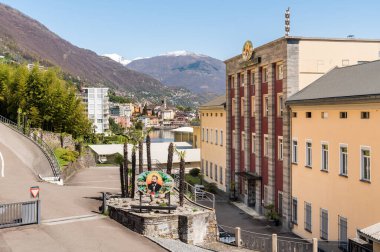Brissago köyünün Canton Ticino, Brissago, İsviçre 'deki belediye binasının manzarası