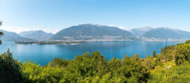 Vairano (Gambarogno) köyünden Maggiore Gölü Panoraması, Ticino kantonu, İsviçre