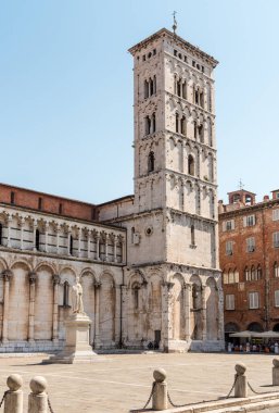 San Michele Kilisesi, İtalya 'nın Toskana, Lucca şehrinin tarihi merkezindeki Piazza San Michele' de yer almaktadır.