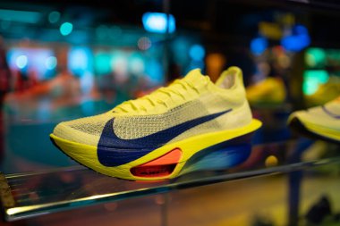 Bangkok, Tayland - 1 Haziran 2024: Nike Alphafly 3 Nike logolu koşu ayakkabıları.