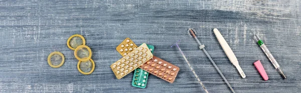 Kondome Pillen Iuds Test Nächsten Tag Medizinisches Thermometer Schwenken — Stockfoto