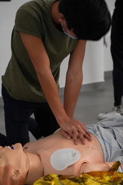 Gli Studenti Medicina Emergenza Frequentano Corso Simulazione Emergenza Circostanziale Condotto — Foto Stock
