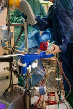 ECMO tekniği, Extracorporeal Membrane Oxygenation adlı tıp stajyerlerinin eğitimi.