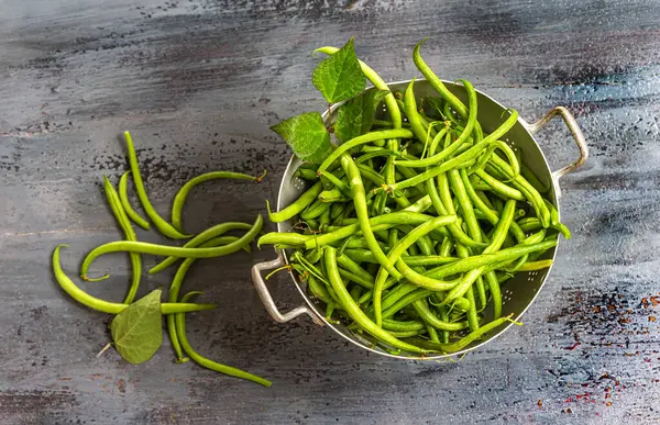 Green Beans Old Colander Old Gray Board — Stock Photo, Image