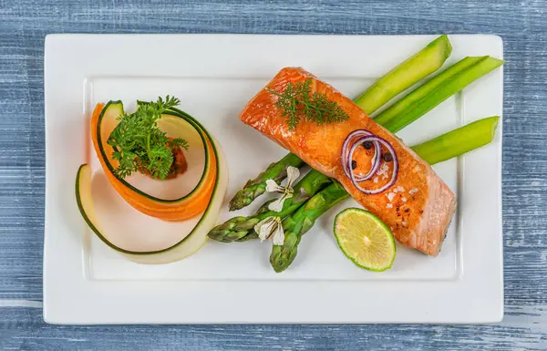 Minimalist Presentation Plate Salmon Vegetables Top View Royalty Free Εικόνες Αρχείου