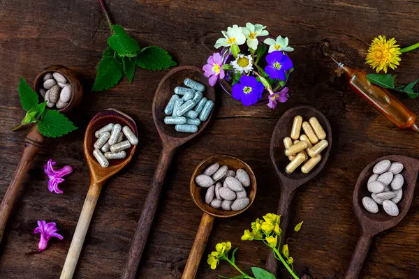 Natural Medicine Capsules Pills Ampoule Medicinal Plants Seen Wooden Spoons Royalty Free Φωτογραφίες Αρχείου