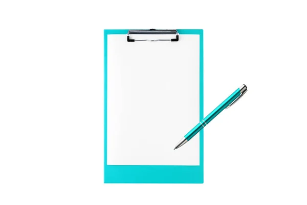 白の背景に白のA4紙とペンで隔離された青緑のクリップボード — ストック写真