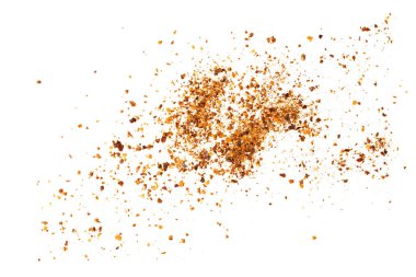 Kırmızı kırmızı acı biber ezilmiş ve beyaz arka planda izole edilmiş. Kurutulmuş acı biber taneleri ve tohumlar beyaza saçılmış. Baharat kartı.