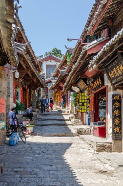 Lijiang, Çin - Nisan 10,2017: Eski Town Lijiang Yunnan, Çin içinde doğal görünümünü. Lijiang eski şehir UNESCO Dünya Miras Listesi ve aynı zamanda ünlü bir turizm Asya olduğunu.