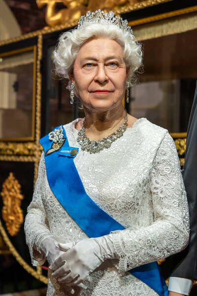 Шах Алам, Малайзия - 17 апреля 2023: Воск королевы Елизаветы II на Красной ковровой дорожке 2 в И-Сити Шах Алам. Елизавета II была королевой Великобритании.