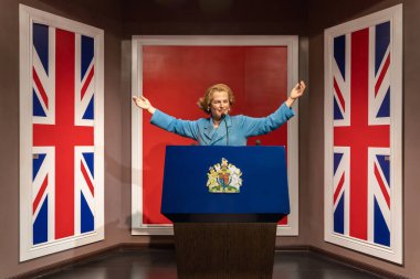 Şah Alam, Malezya - 17 Nisan 2023: Margaret Thatcher 'ın balmumu heykeli I-City Shah Alam' daki Kırmızı Halı 2 'de sergilendi.