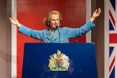 Şah Alam, Malezya - 17 Nisan 2023: Margaret Thatcher 'ın balmumu heykeli I-City Shah Alam' daki Kırmızı Halı 2 'de sergilendi.