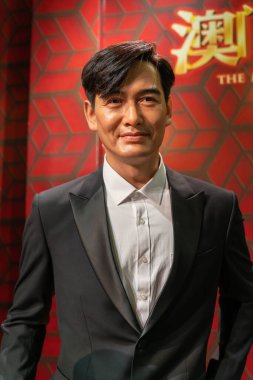 Shah Alam, Malezya - 17 Nisan 2023: Chow Yun Fat 'in balmumu heykeli I-City Shah Alam' daki Kırmızı Halı 2 'de sergilendi.