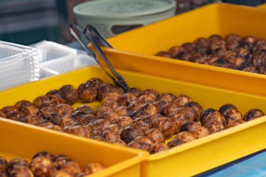 Takoyaki 'nin Ramazan pazarında sattığı Japon yemeklerini yakından izleyin..