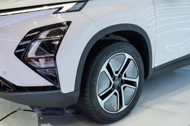 Serdang, Malezya - 24 Mayıs 2023: Malezya Otomotiv 2024 'te sergilenen Chery Omoda E5 arabası Malezya Tarım Sergisi Park Serdang' da (MAEPS).