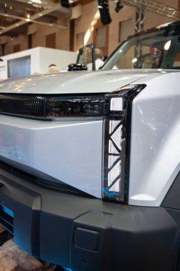 Serdang, Malezya - 23 Mayıs 2024: Malezya Otomotiv 2024 'te sergilenen Jaecoo J6 elektrikli SUV, Malezya Tarım Sergisi Park Serdang' da (MAEPS) görüldü..