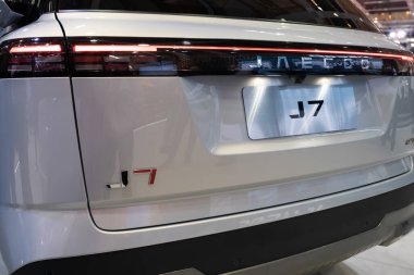 Serdang, Malezya - 23 Mayıs 2024: Jaecoo J7 elektrikli SUV Malezya Otomotiv 2024 Malezya Tarım Sergisi Park Serdang 'da (MAEPS).