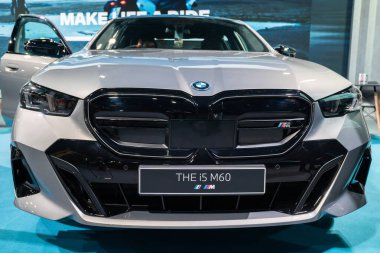 Serdang, Malezya - 24 Mayıs 2024: BMW Maeps Serdang 'da Malezya Otomotiv 2024' te sergilenen iX2 elektrikli araba.