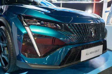Serdang, Malezya - 24 Mayıs 2024: Peugeot All-New 408 GT arabası Maeps Serdang 'da Malezya Otomotiv 2024.