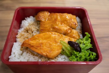 Somon Teriyaki Don 'un yakın çekim görüntüsü