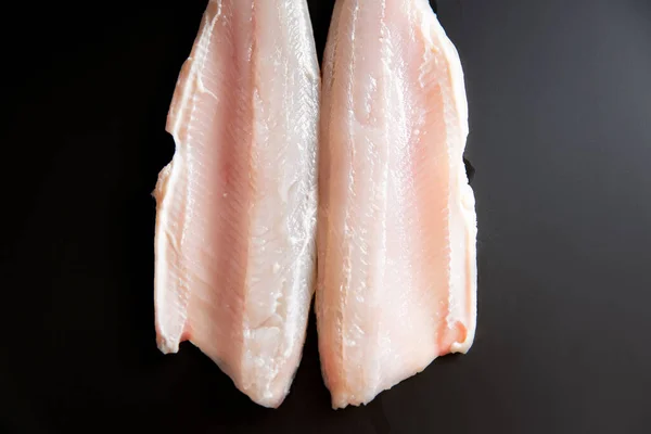 Siyah Arka Planda Beyaz Balık Filetoları Üst Görünüm - Stok İmaj